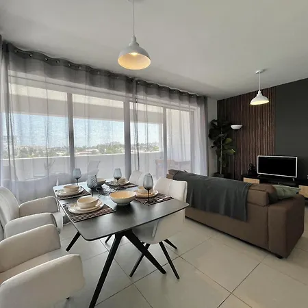 Sealine * Larnaca