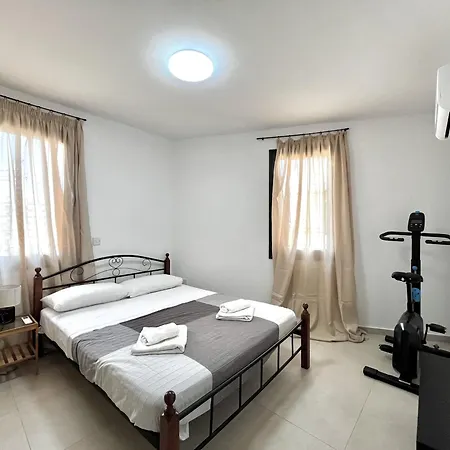 Sealine Apartment *